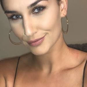 Meet your Posher, Justine